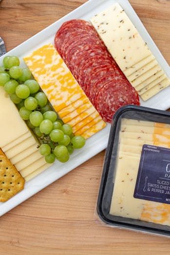 Simple Cheese And Cracker Tray, Charcuterie Board Themes Summer, Simple Meat And Cheese Tray, Cheese And Cracker Tray Ideas, Meat And Cheese Tray Ideas, Cheese And Crackers Board, Cheese And Meat Tray, Boards For Parties, Egg Salad Pasta