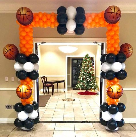 Basketball Balloon Garland, Basketball Banquet, Basketball Themed Birthday Party, Basketball Party Decorations, Basketball Baby Shower, Basketball Theme Party, Basketball Decorations, 2nd Birthday Party For Boys, Sports Banquet