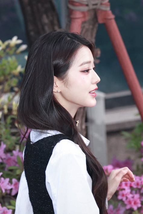 Wonyoung Side Profile, Hair Inspiration Long, 사진 촬영 포즈, Kpop Girl Bands, Side Profile, Hair Reference, روتين العناية بالبشرة, Lucky Girl, Ethereal Beauty