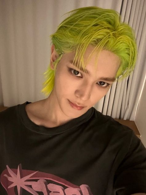 Popular People, Lee Taeyong, Nct Taeyong, Jaehyun Nct, Green Hair, Dream Clothes, Nct 127, Nct Dream, Nct