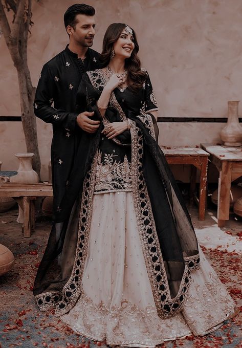 Black Wedding Outfit Indian, Pakistani Wedding Outfits Black, Black Asian Wedding Dress, Lehnga Pakistani Simple, Black Outfits For Indian Wedding, Pakistani Bridal Wear Black, Black Shadi Dress, Black Nikkah Dress, Black Gharara Pakistani Dresses