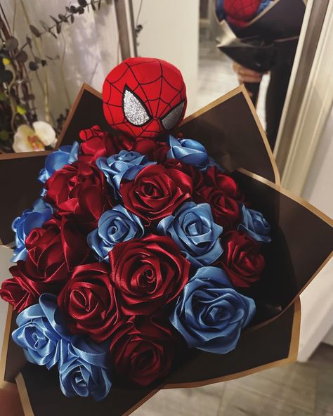 Ribbon Rose Bouquets, Man Bouquet, Roses Bouquet Gift, Ribbon Flowers Bouquet, Spiderman Gifts, Fabric Flower Bouquet, Diy Bouquet Wrap, Image Spiderman, Luxury Flower Bouquets