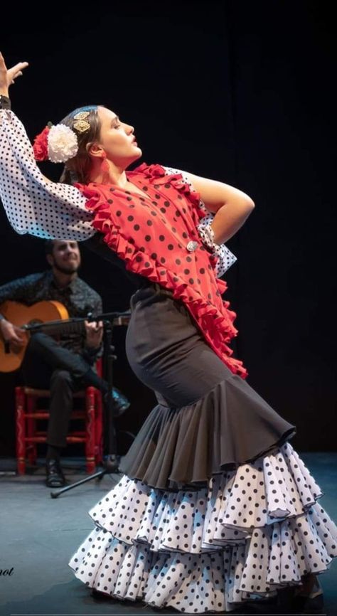 Flamenco Outfit, Flamenco Dresses, Flamenco Costume, Spanish Woman, Flamenco Dress, Flamenco Dancing, Flamenco Dancers, Beautiful Pictures, Dancing