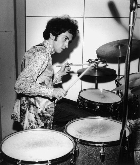 Mitch Mitchell, The Jimi Hendrix Experience, Electric Ladyland, Rock Musicians, Gretsch Drums, Jimi Hendrix Experience, Rock Legends, Vintage Drums, Van Halen