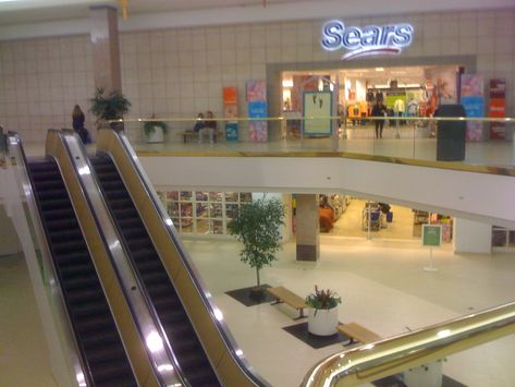 Y2k Mall Aesthetic, Old Mall Aesthetic, 2008 Recession Aesthetic, 90s Mall Aesthetic, 2000s Mall Aesthetic, 2000s Architecture, 2000s Mall, Mall Aesthetic, Mall Interior