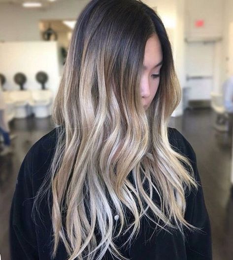 Color melt ombre bright blonde on naturally dark hair. Brown and blonde hair. Hair by @colorbymichael Root Melt, Trendy We Fryzurach, Blond Balayage, Ombre Hair Extensions, Ombré Hair, Brown Blonde Hair, Ombre Hair Color, Trendy Hair, Hair Blonde