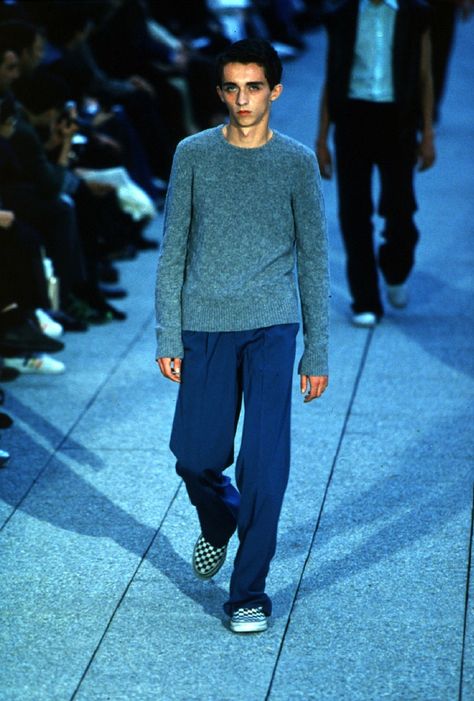 Raf Simons’s 25 Best Menswear Looks | Vogue Raf Simons 90s, Raf Simons Menswear, Raf Simmons, Normcore Fashion, High Fashion Couture, Masculine Fashion, Instagram Jewelry, Men Stylish Dress, Mens Outfit Inspiration