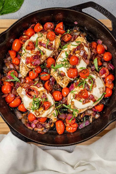 Baked Chicken Caprese Skillet - The Suburban Soapbox Baked Chicken Caprese, Chicken Caprese, Baked Chicken Recipes Easy, Chicken With Italian Seasoning, Baked Asparagus, One Pan Dinner, Buttered Noodles, Caprese Chicken, Easy Baked Chicken