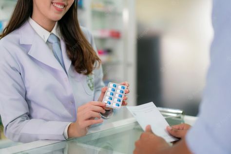 Premium Photo | Asian young female pharmacist with a lovely friendly smile and explaining capsule medicine Pharmacy Photography, Pharmacy Photoshoot, Pharmacist Photoshoot, Hospital Pharmacist, Pharmacy Aesthetic Girl, Role Of Pharmacist, Pharmacist, Pharmacy, Medicine