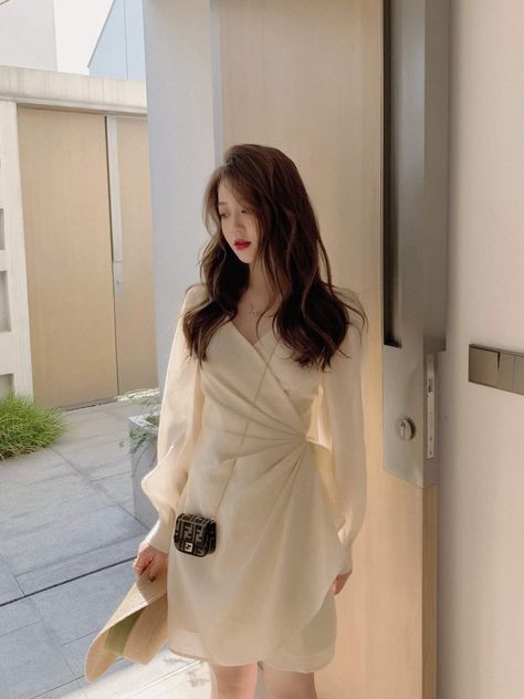 Short White Dress Outfit, Korean Fashion Classy, Simple Elegant Dress, Tight Blue Dress, Classy White Dress, Sunday Clothes, Classy Short Dresses, Sunday Dress, Women Blouses Fashion