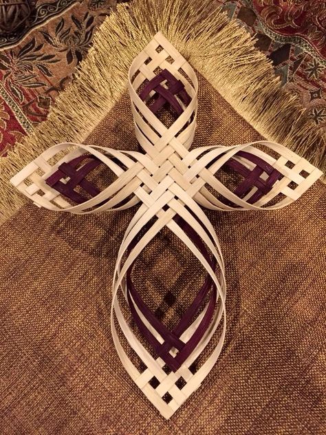 Double Palm Cross Woven Ornaments, Bamboo Cross, Palm Cross, Sewn Christmas Ornaments, Woven Cross, Cross Christmas Tree, Basket Weaving Patterns, Fun Christmas Party Games, Holiday Baskets