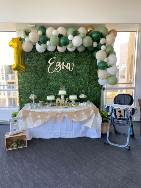 1st birthday party Adventure Birthday Party, Nature Party, Happy Birthday Decor, Boys First Birthday Party Ideas, Boys 1st Birthday Party Ideas, Main Table, Birthday Boys, Safari Birthday Party, 1st Birthday Decorations