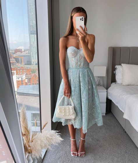 NADINE MERABI on Instagram: “It's mint to be 💚 // How gorgeous does @whatemwore look in our new OLIVIA Mint Green dress? Shop the new Summer '22 range exclusively at…” Batwing Sleeve Pattern, White Gown Dress, Two Piece Outfits Pants, Shirt Dress Pattern, Ladies Style, Lace Party Dresses, Satin Blouses, Elegant Blouses, White Gowns