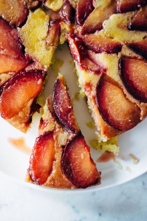 This moist, tender cake has a stunning presentation and is full of rich almond and butter flavor! It is the perfect cake for a wonderful afternoon snack wit... Plum Recipes Healthy, Roast Stew, Plum Cake Recipe, Plum Dessert, Plum Recipes, Cake Tart, Keto Cakes, Ketogenic Desserts, Keto Friendly Recipes