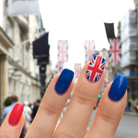 London Acrylic Nails, Union Jack Nail Art, London Nails Ideas, England Nails Designs, London Inspired Nails, British Nails Designs, British Manicure, London Nails Designs, Def Leppard Nails