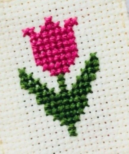 Tiny Flower Cross Stitch, Simple Cross Stitch Flower, Mini Flower Cross Stitch, Mini Cross Stitch Flowers, Cross Stitch Flowers Simple, Stitches Pattern, Cross Stitch Beginner, Tiny Cross Stitch, Pola Kristik