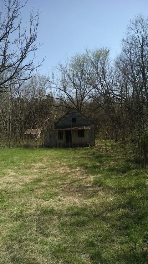 Hillbilly Gothic, Haunted Small Town Aesthetic, Creepy Shed Aesthetic, Texas Chainsaw House, Haunted Midwest, Snow Angels, Shed Homes, Creepy Halloween, Shed