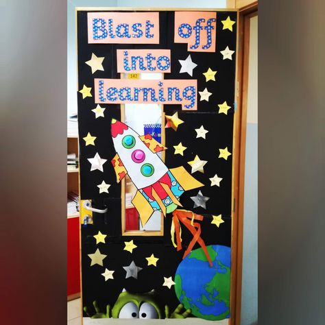 Space classroom door with aliens and stars - Blast off into learning Outer Space Classroom, Space Theme Classroom, Preschool Door, Space Classroom, Preschool Decor, School Door Decorations, Classroom Doors, Theme Activities, School Doors