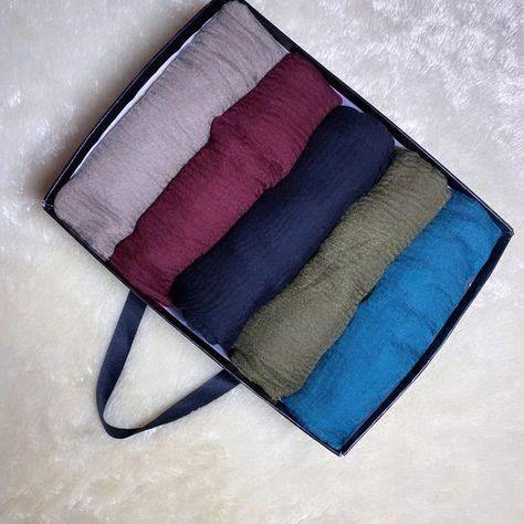 COTTON CRINKLE SCARF 🌺🌸 Pefect for turban wrapping, easy to tie and made from good quality material💯 Material: Cotton Size: Big Price: NGN 2500 To place an order🛍️ Send a direct message @reemahluxe or click the link in bio to send a message on Whatsapp: 07072896025 #Reemahluxe #WrapInLuxury #scarf #hijabfashion #turban #smallbusiness #supportsmallbusiness #fyp #viral #explore Crinkle Scarf, Support Small Business, Hijab Fashion, Good Quality, Link In Bio, Quick Saves