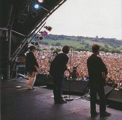 Oasis Live Forever, Oasis Live, Definitely Maybe, Oasis Band, Live Forever, Living Forever, On Stage, Music Bands, Cool Bands