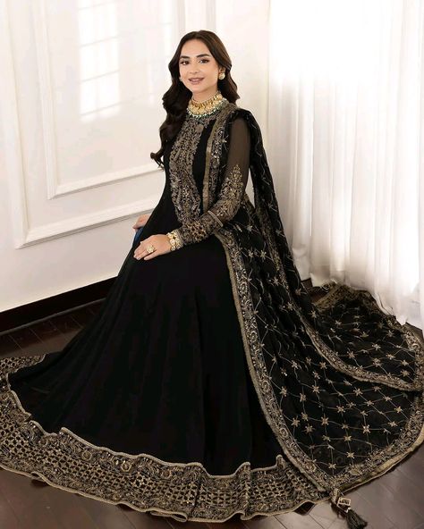 New Party Wear Dress, Wedding Anarkali, Black Bridal Dresses, Full Sleeve Gowns, Black Anarkali, Cotton Gowns, Pakistani Wedding Dress, Maxi Outfits, Pakistani Fancy Dresses