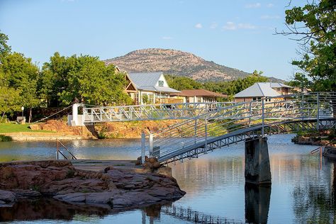 8 Most Scenic Small Towns in Oklahoma Turner Falls, Wichita Mountains, American Village, Florida Destinations, Autumn Park, Beautiful Cities, Most Beautiful Cities, Sierra Nevada, Small Towns