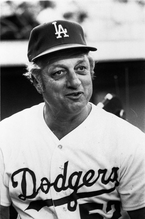 Tommy Lasorda, Baseball Manager, Dodgers Win, Baseball Legends, Superhero Workout, Celebrities Who Died, Victory Parade, Pete Rose, Dodgers Baseball