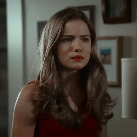 Emma Duval, Pretty Little Liars Books, Willa Fitzgerald, Scream Series, Scream Tv Series, Mtv Scream, Six Girl, Disney Shows, Face Claims