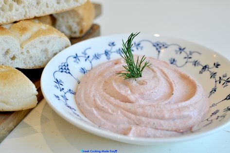 Taramosalata Recipe, Greek Easter Recipes, Salad Dip, Greek Dip, Fish Roe, Greek Appetizers, Lenten Recipes, Eat Greek, Family Lunch