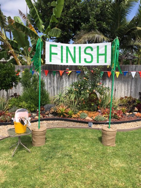 Hurdles Track, Field Party, Graduation Picture Ideas, Distance Runner, Christian Birthday, Graduation Picture, Country Theme, Senior Night, Halloween Party Themes