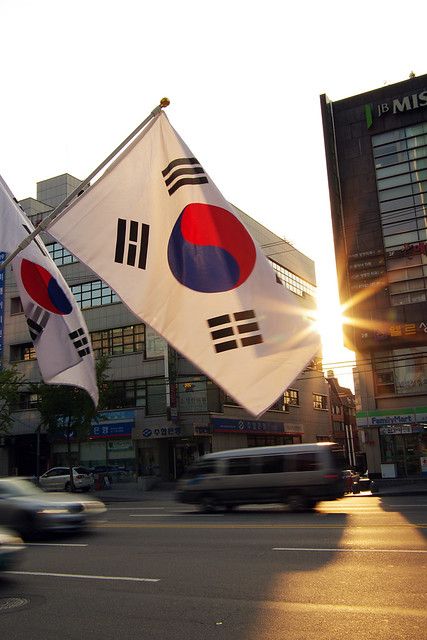 South Korea Flag, Korea Flag, South Korea Photography, Seoul Korea Travel, Korean Flag, Korea Wallpaper, Seoul Travel, South Korea Seoul, Fotografi Kota