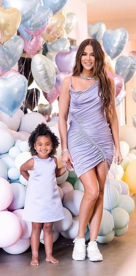 True Thompson & Khloe Kardashian 2021 Khloe Kardashian 2023, Young Khloe Kardashian, True Kardashian, Khloe Kardashian Kids, Khloe Kardashian And Dream, Khloe And True, Khloe Kardashian Before, Khloe Kardashian Outfits, Khloe Kardashian With True