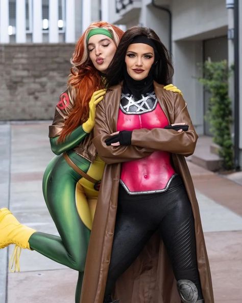 Sugah and Ma Chère 💛🃏💚 @thehannahklein as Fem. Gambit @missbrisolo as Rogue @dimeeeach as Male Roguy @zoogirlq as X-23 #RogueXMen #XmenRogue #Rogue #AnnaMarie #Gambit #RemyLebeau #AllNewWolverine #X23 #LauraKinney #XMen97 #XMen #Marvel #MarvelComics #MarvelUniverse #RogueCosplay #GambitCosplay #XmenCosplay #MarvelCosplay #CosplayersOfInstagram #CosplayerOfInstagram #CosplayersOfIG #CosplayerOfIG #Cosplayers #Cosplay #Superhero #Comics #DisneyPlus Gambit And Rogue, Gambit Cosplay, Wolverine Costume, Rogue Cosplay, Rogue Xmen, All New Wolverine, Xmen Cosplay, Rogue Gambit, Anime Expo