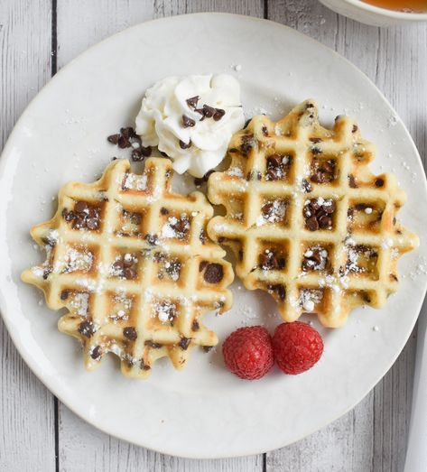 Chocolate Chip Waffles Recipe, Chocolate Chip Waffle Recipe, Ibs Friendly Food, Gluten Free Bisquick, Fodmap Breakfast, Chocolate Chip Waffles, Fodmap Foods, Clean Breakfast, Fodmap Diet Recipes