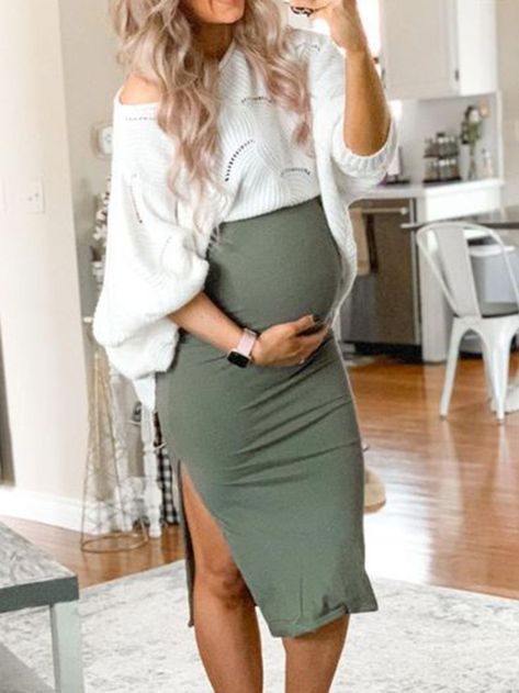 Maternity Outfits With Skirts, Maternity Skirt Outfits Winter, Bodycon Skirt Outfit Winter, October Maternity Outfits, Maternity Skirt Outfits Fall, Maternity Shower Outfit, Brunch Maternity Outfit, Baby Shower Pregnancy Outfits, Cute Fall Outfits For Pregnant Women