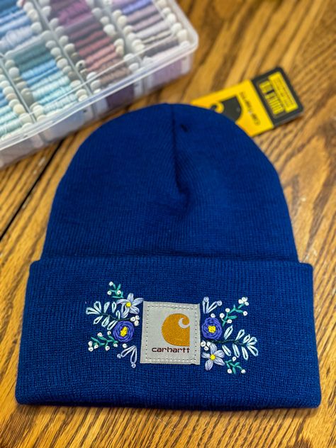 Hat Hand Embroidery, Diy Embroidered Beanie, Embroidery Beanie Ideas, Embroidered Carhartt Hat, Embroidery Carhartt Beanie, Embroidered Beanie Diy, Beanie Embroidery Ideas, Carhartt Beanie Embroidery, Carhart Hats