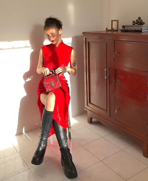 Chinese New Year Outfit Casual, Japanese Party Outfit, New Year Outfit Casual, Lunar New Year Outfit, Qipao Outfit, Red Black Outfit, Red Chinese Dress, Chinese New Year Outfit, Super Bowl Outfit