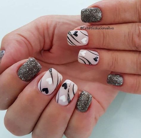 Dark Valentines Day Nails Short, Nails Rojas Cortas, Valentines Nail Art Designs, Girls Nail Designs, Matte Nail Art, Valentine Nail Art, Fancy Nails Designs, Black Nail Art, Matte Nails Design