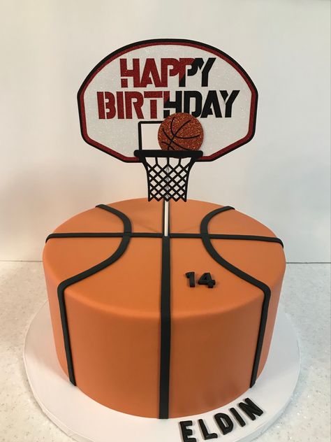 Cake With Basketball, Basketball Birthday Cake For Men, Simple Basketball Cake, Basketball Birthday Party Cake, Basketball Theme Food, Basketball Cakes For Boys, Basketball Birthday Cake Ideas, Basketball Cake Design Birthday, Basketball Cakes Ideas