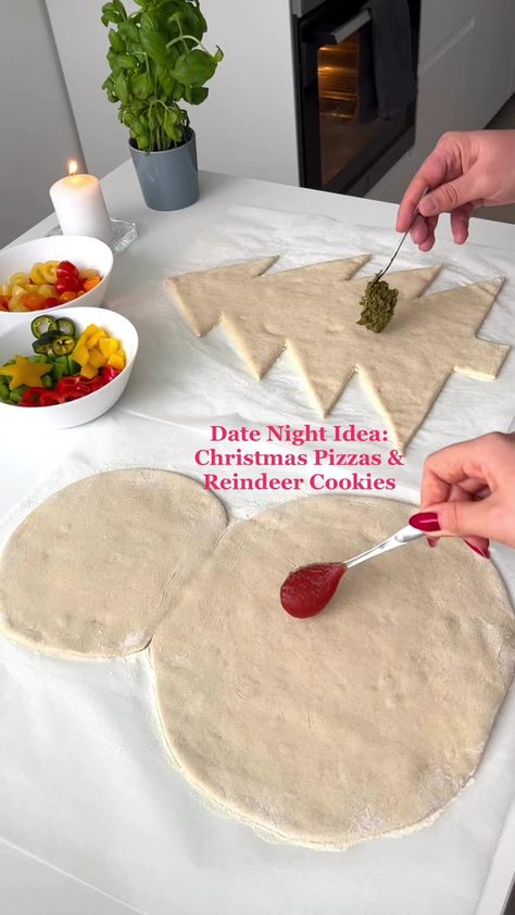 Christmas Pizzas, Chocolate Mousse Frosting, Mousse Frosting, Cheap Meal Prep, Christmas Pizza, Low Cost Meals, Date Night At Home, Reindeer Cookies, Brenda Lee