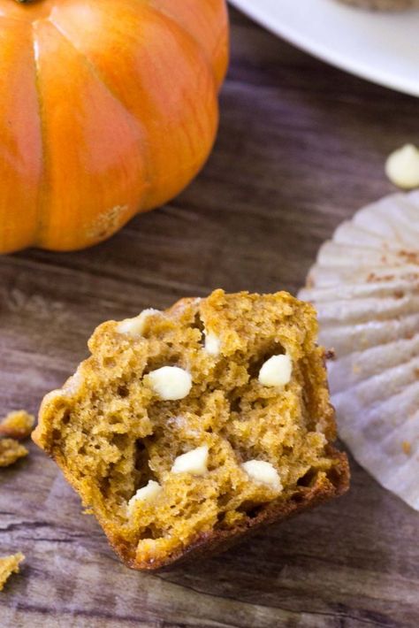 These pumpkin white chocolate chip muffins are fluffy, moist and filled with white chocolate chips. The pumpkin flavor & spices go deliciously with sweet white chocolate for a combo that's completely delicious. White Chocolate Chip Muffins, Pumpkin White Chocolate, Chocolate Pumpkin Muffins, White Chocolate Muffins, Chocolate Chip Cupcakes, Oh Sweet Basil, Chocolate Chip Bread, Pumpkin Chocolate Chip Bread, Pumpkin Chocolate Chip Muffins