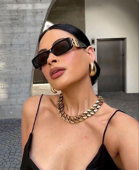 Balenciaga Sunglasses Outfit, Sunglasses Trend, Fancy Glasses, Sunglasses 2023, Dope Jewelry Accessories, Balenciaga Sunglasses, Fashion Illustrations Techniques, Chic Sunglasses, Authentic Models