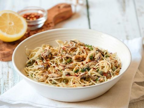 How to Eat Sardines: 7 Sardine Recipes That Don't Taste Fishy | Livestrong.com How To Eat Sardines, Sardine Pasta, Meatless Dinners, Sardine Recipes, Mediterranean Pasta, Spiced Rice, Lemon Pasta, Mediterranean Food, Aip Recipes