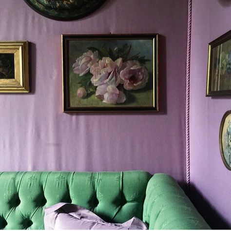 KALINA (@kimkalinowski) on Instagram: “First day of March always feels like the first day of Spring to me. I have daffodils in every room…” Lavender Living Room, Lilac Room, Lilac Paint, Lavender Walls, Lilac Wall, Lavender Room, Green Living Room Decor, Color Lessons, Green Interior Design