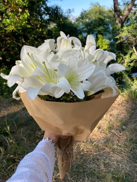 White Lily Bouquet, White Orchid Bouquet, White Flower Bouquet, Luxury Flower Bouquets, Lilly Flower, Lily Bouquet, Boquette Flowers, Flowers Bouquet Gift, Nothing But Flowers