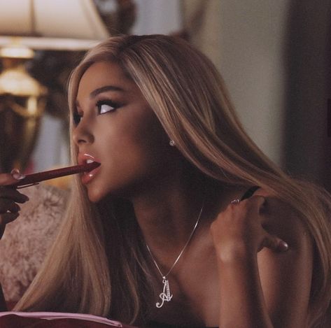 Thank U Next, Ariana Grande Cute, Ariana Grande Style, Ariana Grande Wallpaper, Ariana Grande Photoshoot, Ariana Grande Photos, Ariana Grande Pictures, Regina George, Ariana G