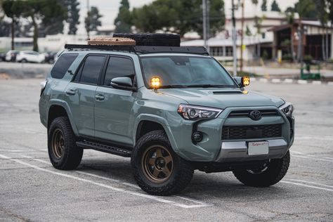 8 Prime Examples of What to Mount on Your Toyota 4Runner Roof Rack Toyota 4runner Lunar Rock, 2019 Toyota 4runner, 2023 4runner Trd Pro, Four Runner Aesthetic, Lunar Rock 4runner, Four Runner Toyota, Overlanding 4runner, Toyota 4runner Accessories, 4runner Roof Rack