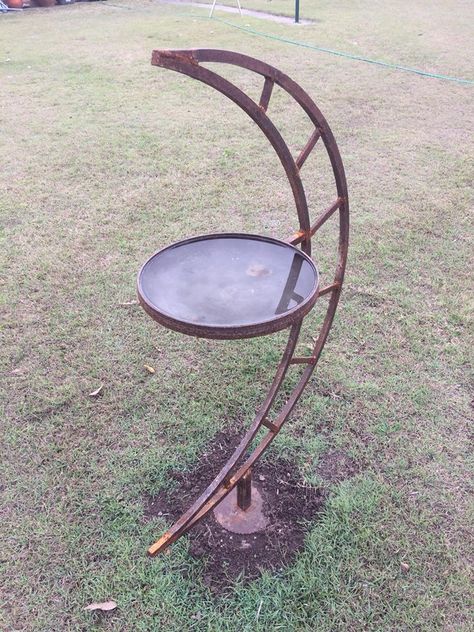 Metal Bird Bath Ideas, Butterfly Welding Projects, Welded Bird Bath, Welded Hummingbird, Metal Bird Bath, Recycled Metal Art Bird, Garden Fence Panels, Copper Wire Art, Diy Bird Bath