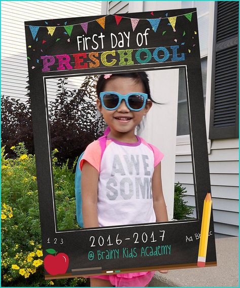 Back To School Frame, First Day Of School Photo, School Photo Frames, School Photoshoot, First Day Of School Pictures, First Day Of Preschool, School Interview, Chalkboard Poster, School Frame