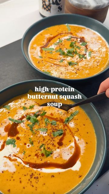 Arash Hashemi on Instagram: "Can you believe this soup has 75 grams of protein?

You can easily divide this into 3, 4, or 5 servings. For 4 super filling servings, it has 200 calories and 19g protein per serving.

Instead of using cream, I went with cottage cheese to pack in that creamy texture and a protein boost, and added bone broth for another 20g protein. Besides protein, you can sneak in a ton of veggies. I promise, you don’t taste the cottage cheese.

Here is how I made it:

1️⃣ Preheat your oven to 410°F. 2️⃣ Cut 1 large butternut squash (or 2 honey nut squash like I did) in half and scoop out the seeds. Carefully score the flesh with a knife to help it cook evenly and soak up all those spices. Place it on a large baking tray. 3️⃣ Add 1 large red onion, cut into eighths, to the tra Swuash Soup, Honey Nut Squash, Bone Broth Chicken, Chipotle Hot Sauce, Broth Chicken, Salad Maker, Butternut Soup, 20g Protein, Red Bell Peppers